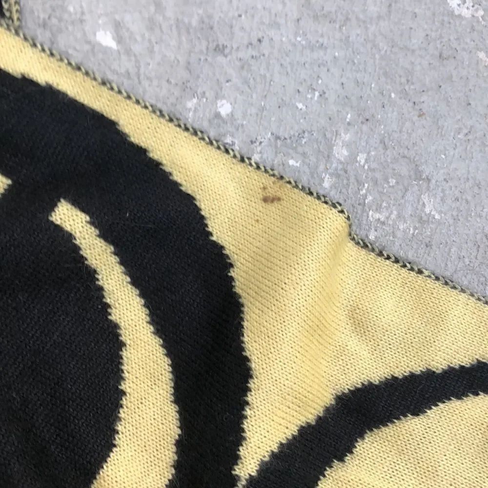 Designer  like  scarf - Picture 4 of 4
